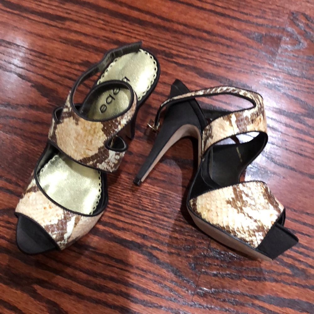 Shoes - Picture 2 of 4